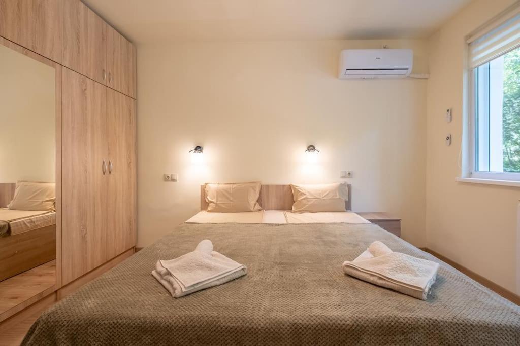 Top Location, Brand New 3 Bdrm Apt & Free Parking Sofia Exterior photo