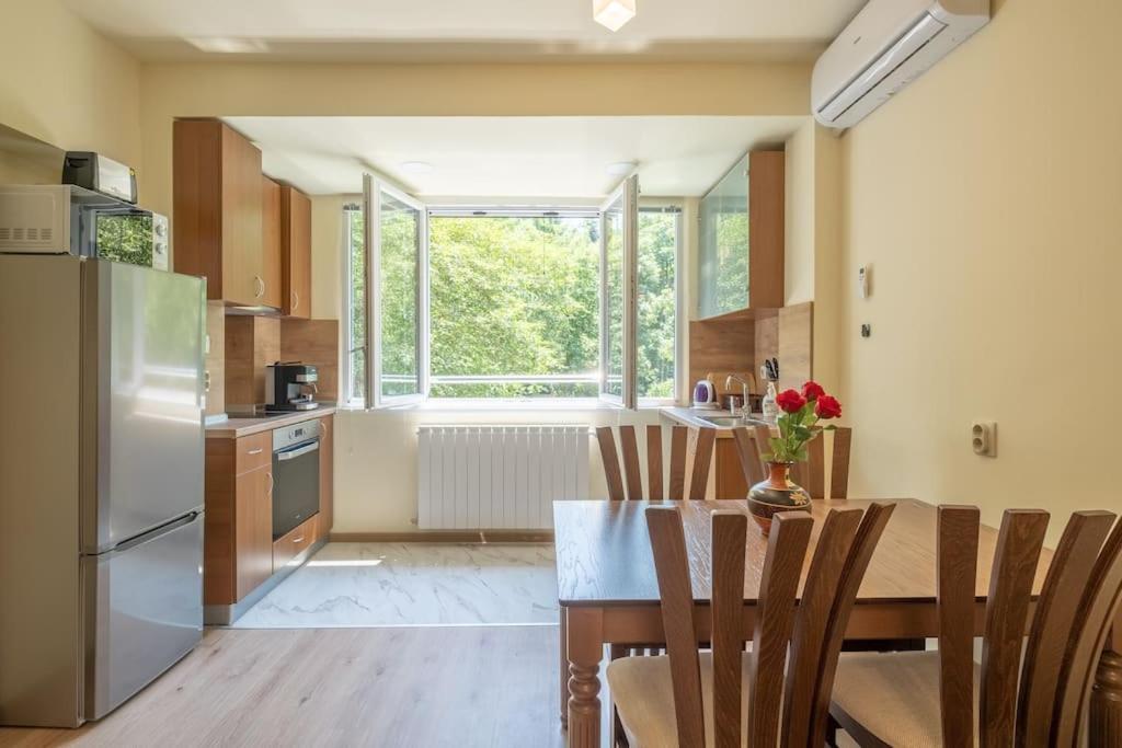 Top Location, Brand New 3 Bdrm Apt & Free Parking Sofia Exterior photo
