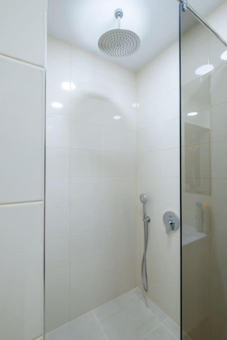Top Location, Brand New 3 Bdrm Apt & Free Parking Sofia Exterior photo