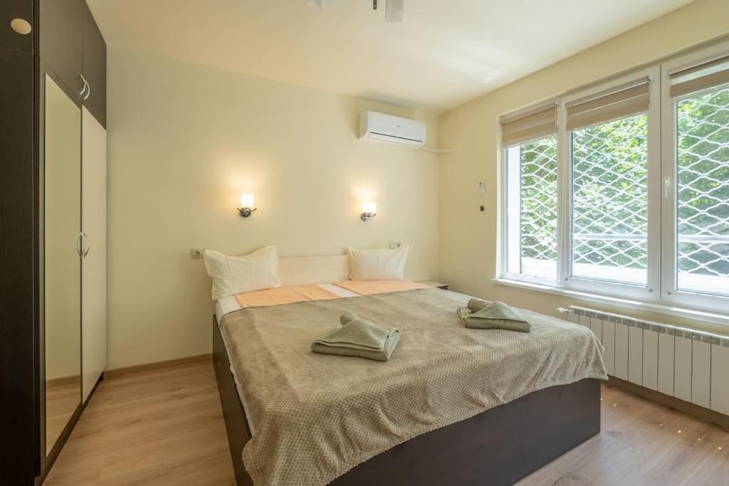Top Location, Brand New 3 Bdrm Apt & Free Parking Sofia Exterior photo