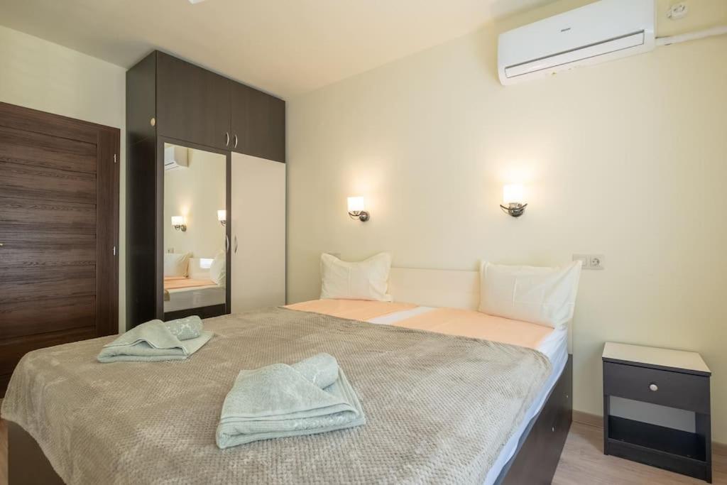 Top Location, Brand New 3 Bdrm Apt & Free Parking Sofia Exterior photo