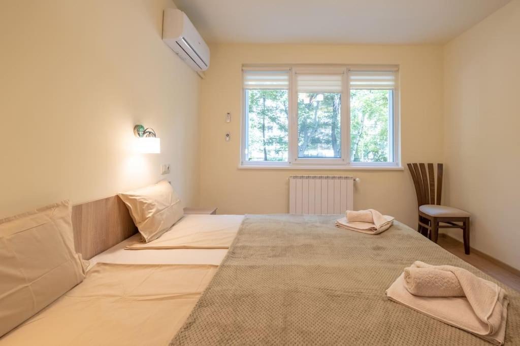 Top Location, Brand New 3 Bdrm Apt & Free Parking Sofia Exterior photo